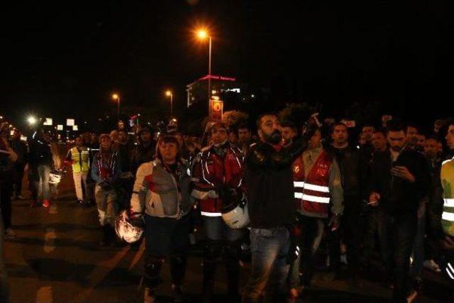 Motosikletlilerden Protesto Sürüşü