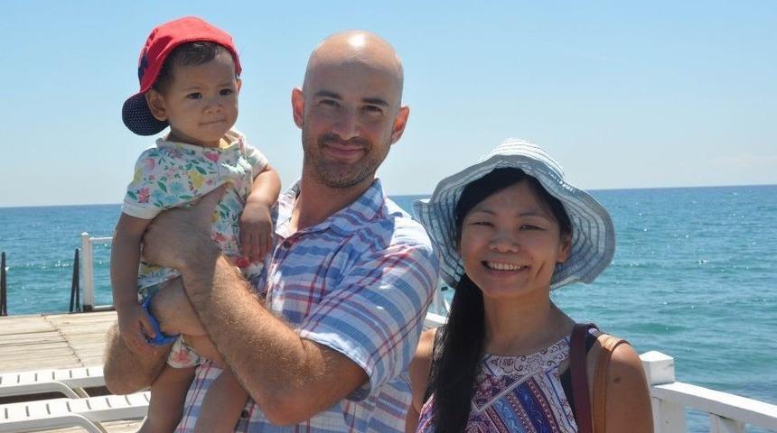 &Ccedil;inlileri Kahkahaya Boğan T&uuml;rk Rıfat Memleket Hasreti Gideriyor