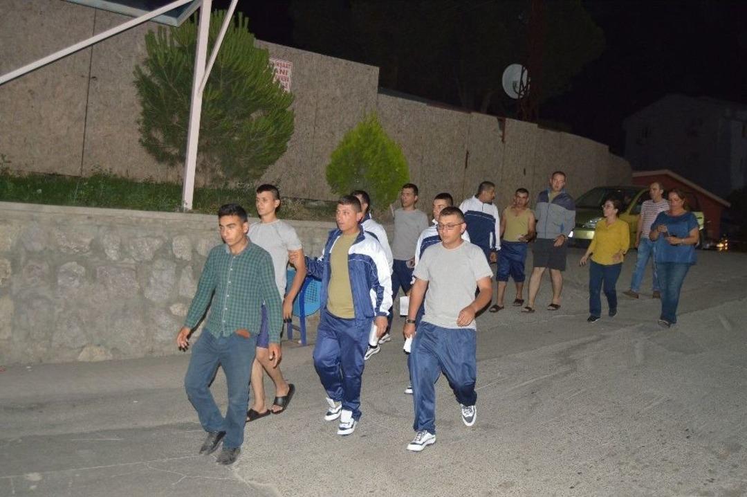 Vali G&uuml;ven&ccedil;er Hastanede Askerleri Ziyaret Etti