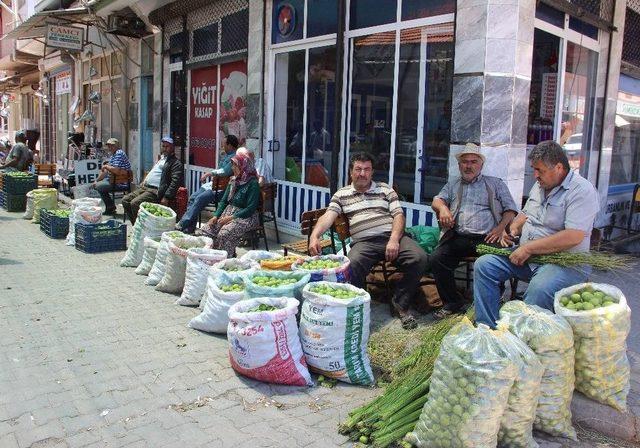 Germencik İlek Pazarı Hareketli Günler Yaşıyor