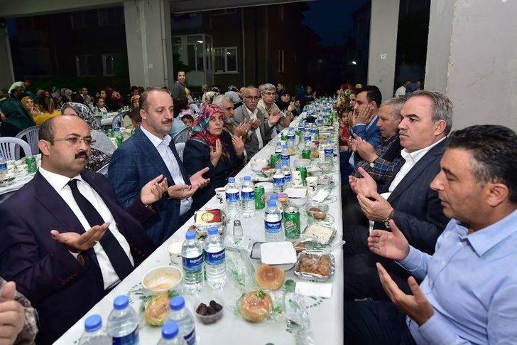 Mamak’taki Mahalle İftarları Dostluğu Pekiştiriyor G4