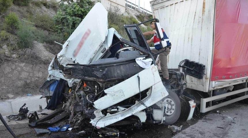 Bursa&rsquo;da Tır Kazası: 1&rsquo;i Ağır 2 Yaralı