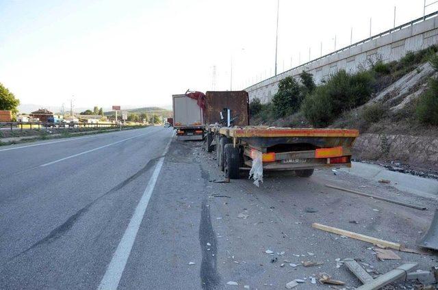 Bursa’da Tır Kazası: 1’i Ağır 2 Yaralı