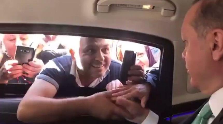 Cumhurbaşkanı Erdoğan&rsquo;ı G&ouml;ren Vatandaşın Canlı Yayın Heyecanı
