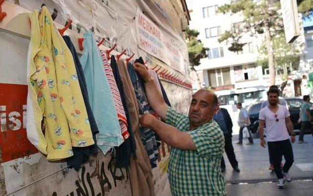 (özel Haber) İhtiyaç Sahipleri İçin ’askıda Giysi’