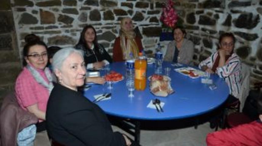 Han&ouml;n&uuml;&rsquo;nde Tarihi Handa Her Akşam İftar Yemeği Veriliyor