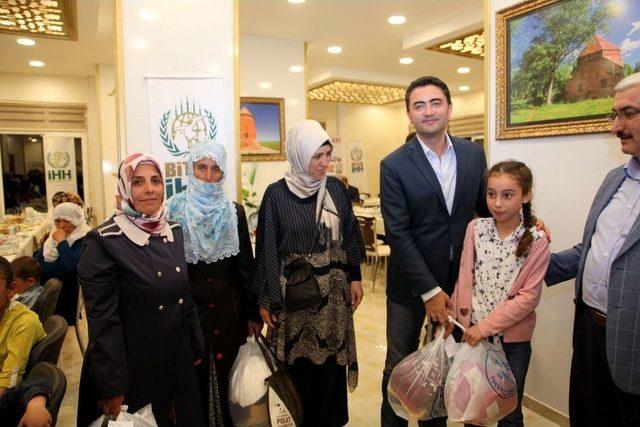 Ahlat&rsquo;taki Yetim Aileler İftarda Buluştu 2