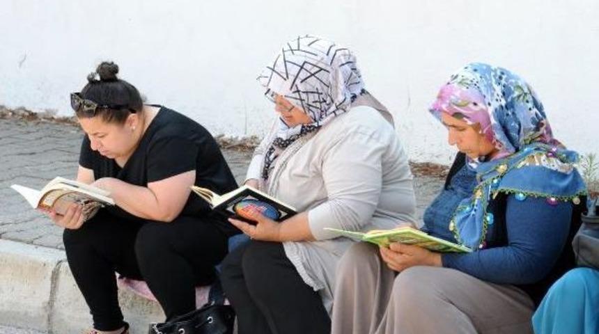 Lys'ye Giren Çocukları Için Dua Ettiler