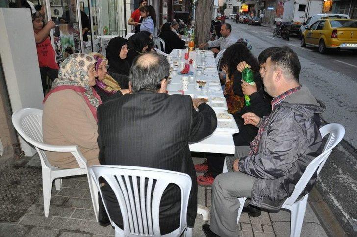 (özel Haber) Dükkanı Küçük Gönlü Büyük Esnaf G1