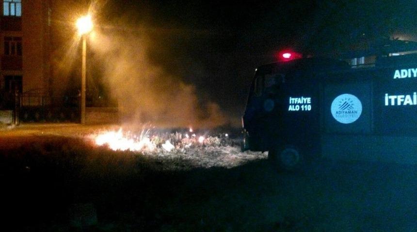 Parktaki Yangını İtfaiye Büyümeden Söndürdü