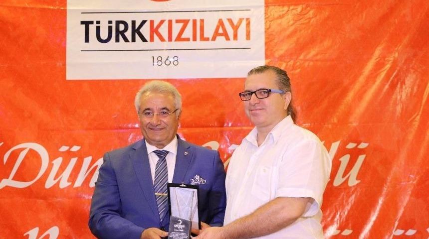 25 Kezden Fazla Kan Bağışı Yapanlar Madalya Ve Plaketlerini Aldı