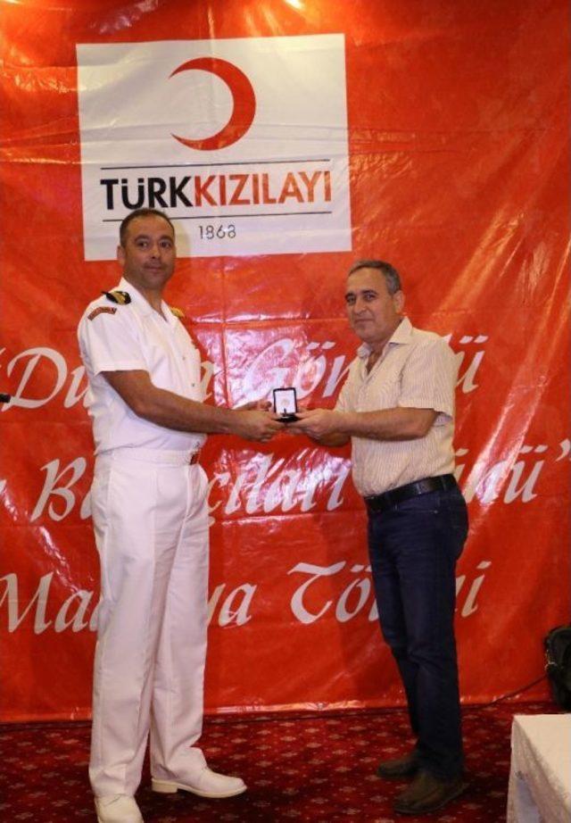 25 Kezden Fazla Kan Bağışı Yapanlar Madalya Ve Plaketlerini Aldı