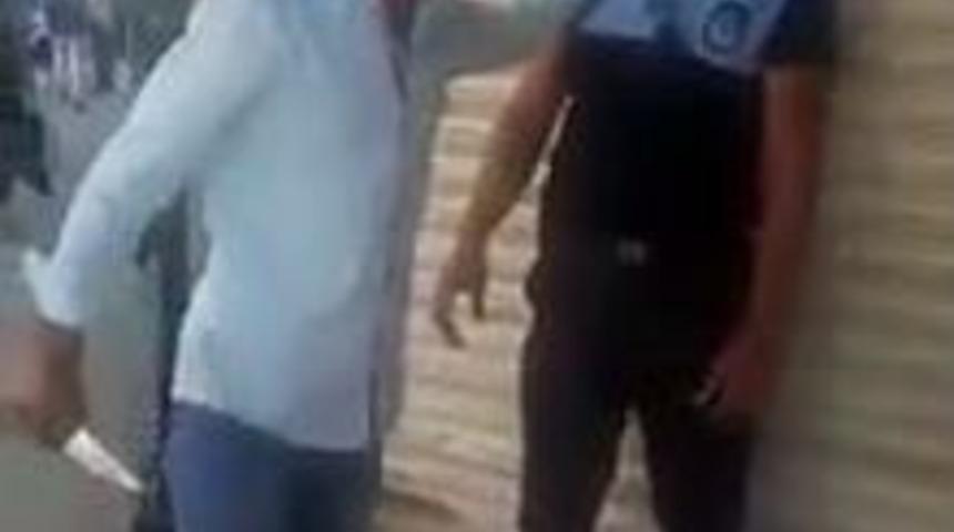 Seyyar Satıcı Zabıtaya Bı&ccedil;ak &Ccedil;ekti