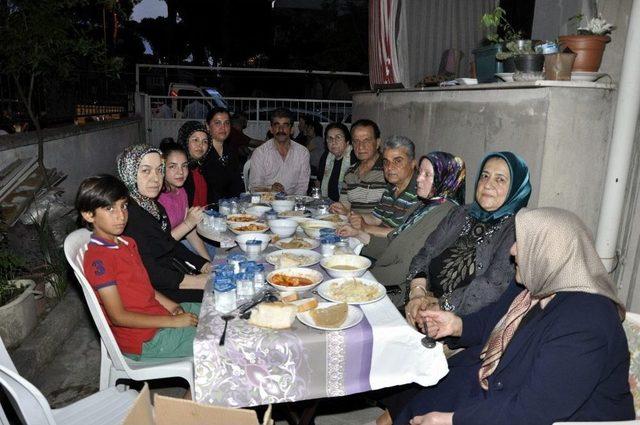 Komşuluk Geleneğini Birlikte Yaşatıyorlar 1