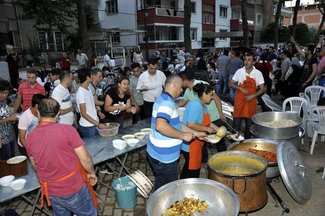 Komşuluk Geleneğini Birlikte Yaşatıyorlar 3