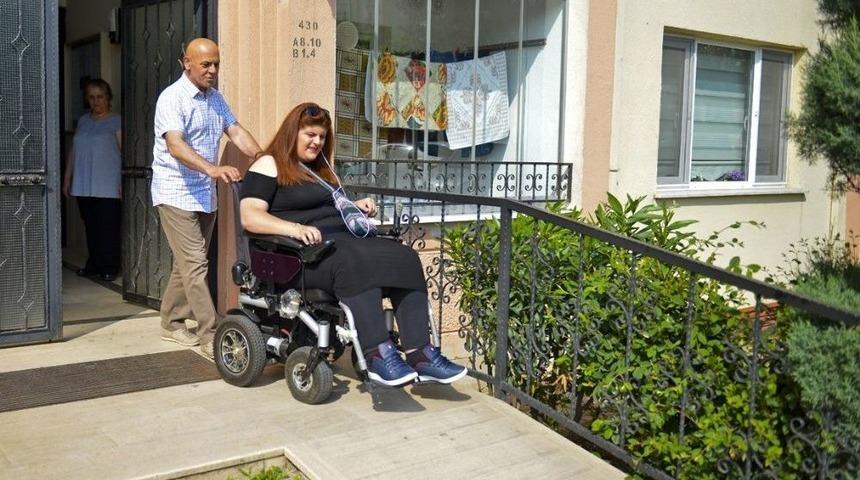 Engelleri Babasıyla Aşıyor