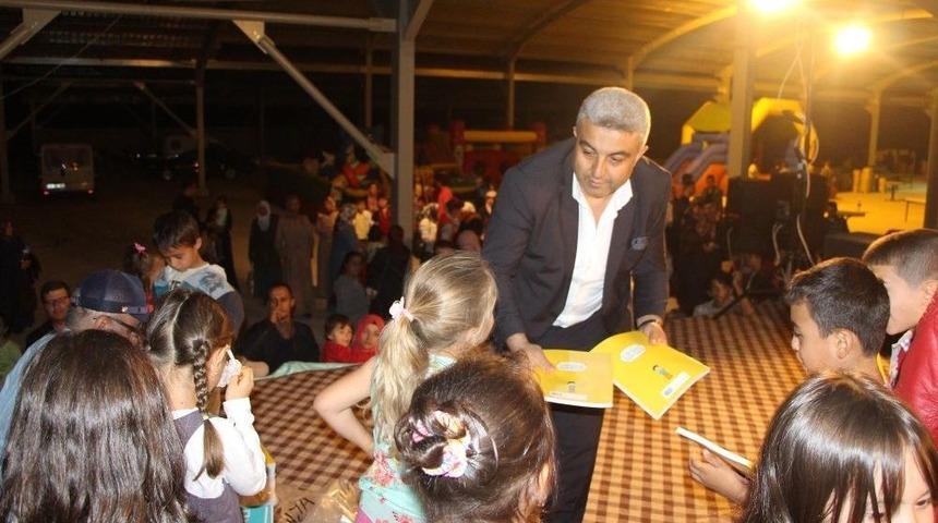 Belediye Başkanı &Ccedil;alışkan, &Ccedil;ocuklara Dini Kitap Dağıttı