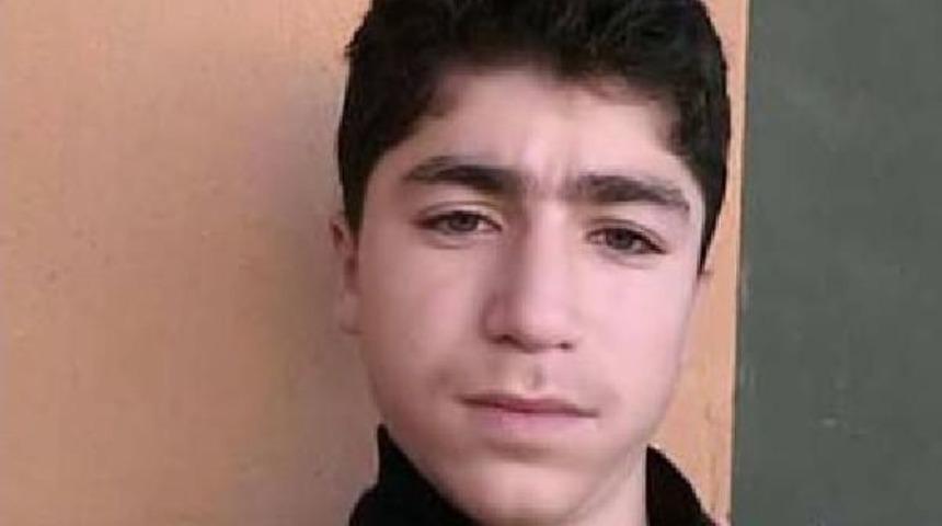 Sakarya Nehri'nde Kaybolan Suriyeli Genci Arama &Ccedil;alışmaları Yağmur Altında S&uuml;rd&uuml;r&uuml;ld&uuml;