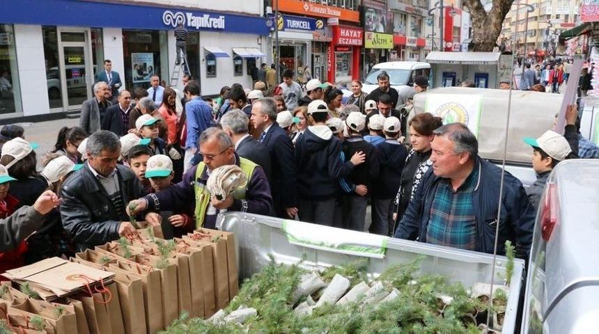 Obm&rsquo;den Vatandaşlara &Uuml;cretsiz Fidan Dağıtımı