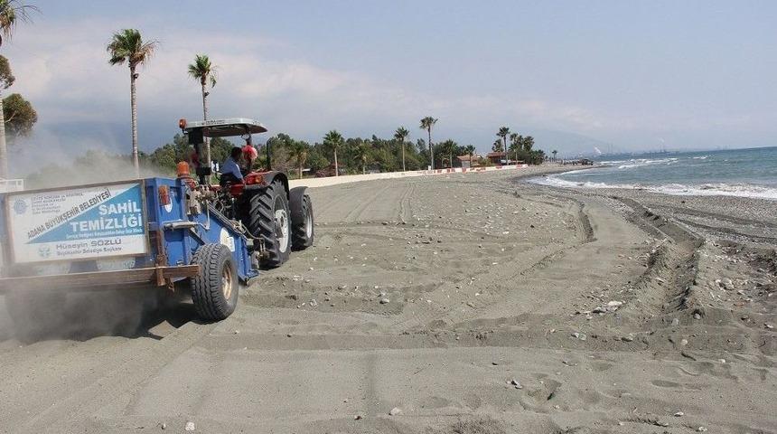 D&ouml;rtyol&rsquo;da Sahilde Taş Temizleme &Ccedil;alışması Yapıldı