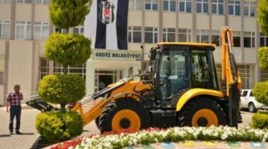 Gediz Belediyesine Yeni İş Makinesi