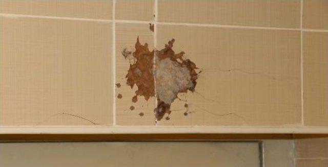 Etrafa Ateş A&ccedil;ıp Kendini Eve Kilitleyen Kadına 34 Saat Sonra Operasyon 1