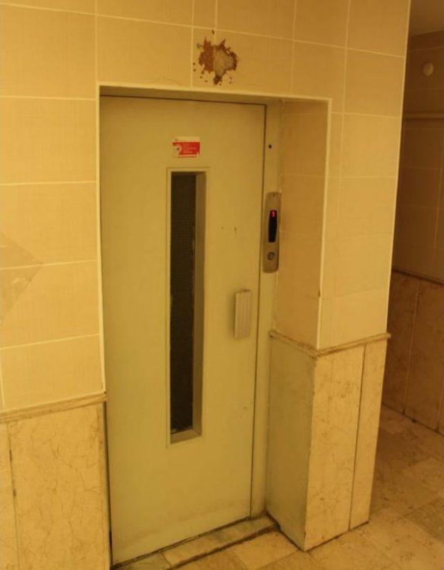 Etrafa Ateş A&ccedil;ıp Kendini Eve Kilitleyen Kadına 34 Saat Sonra Operasyon 2