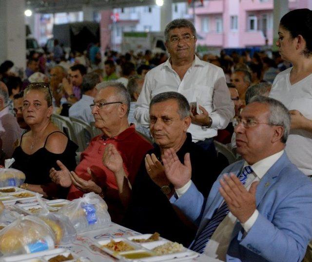 Kızıltoprak İftarında Gönülden Çalıştılar