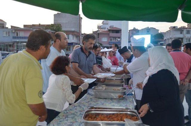 Selendi Chp’den Vatandaşlara İftar