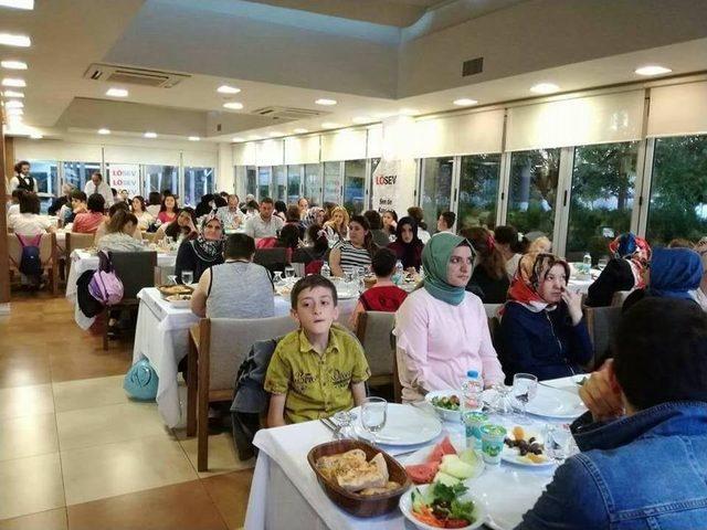 L&ouml;sev Aileleri İftarda Bir Araya Geldi 1