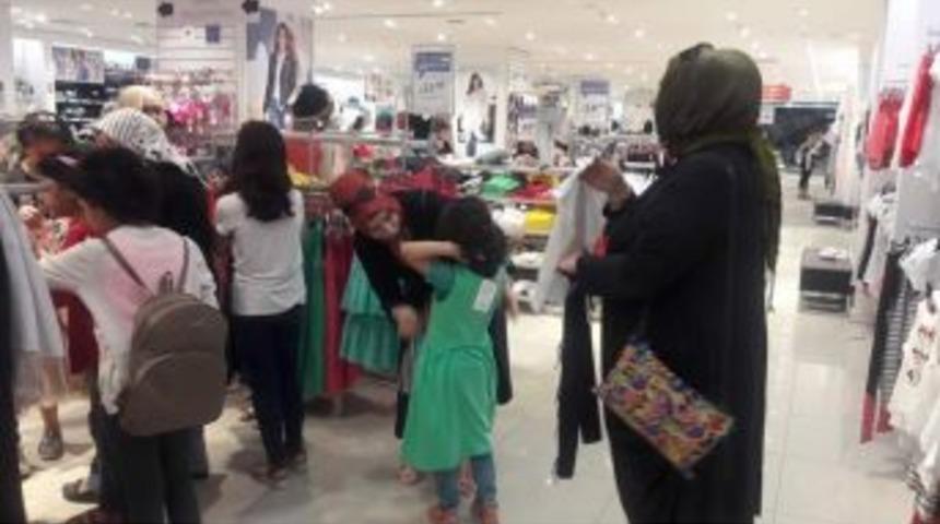 Mardin Ak Parti &Ccedil;ocukların Y&uuml;z&uuml;n&uuml; G&uuml;ld&uuml;rd&uuml;