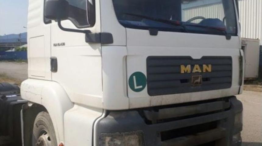 Arızalı Tırı &Ccedil;ekiciyle &Ccedil;aldılar