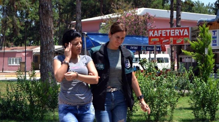 &Uuml;zerinde 3 Kilo Esrarla Yakalanan Kadın Adliyeye Sevk Edildi