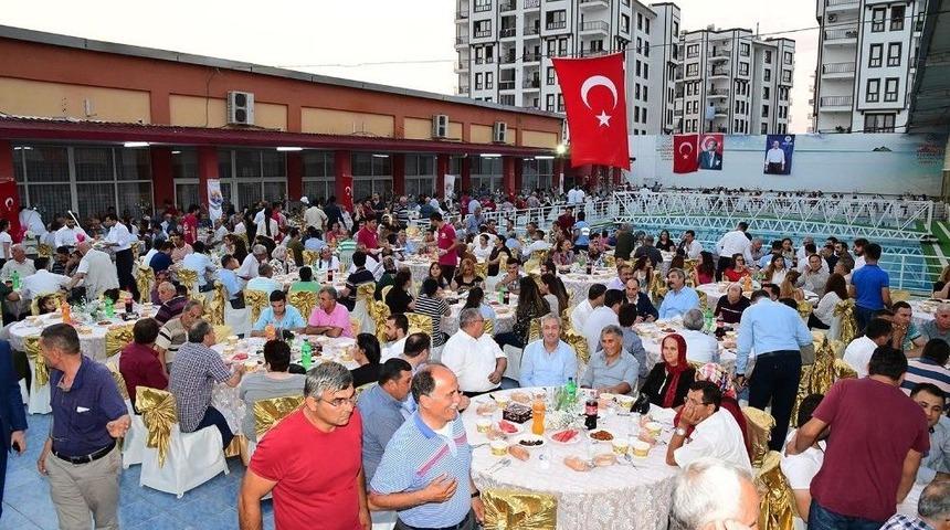 Başkan S&ouml;zl&uuml;, Ceyhan&rsquo;da Hemşerileriyle İftarda Buluştu