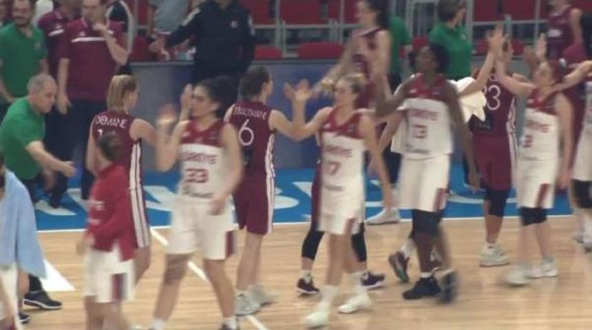 Kadın Basket Milli Takımı'na Babalar G&uuml;n&uuml; S&uuml;rprizi