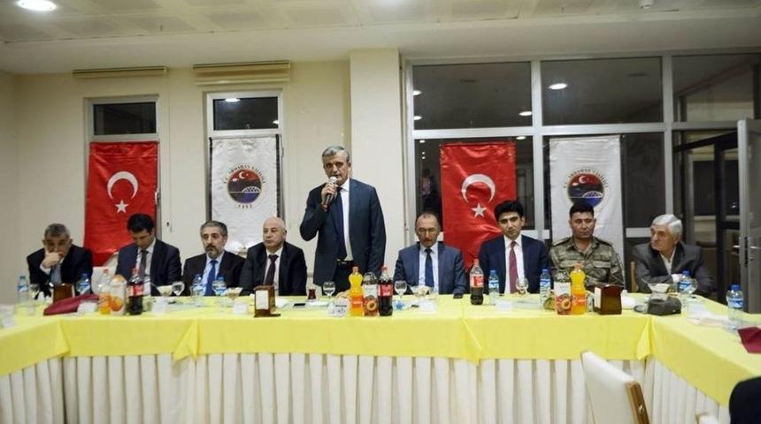 Vali &Ouml;zefe, İl Genel Meclis &Uuml;yeleri Ve Muhtarlarla İftarda Buluştu