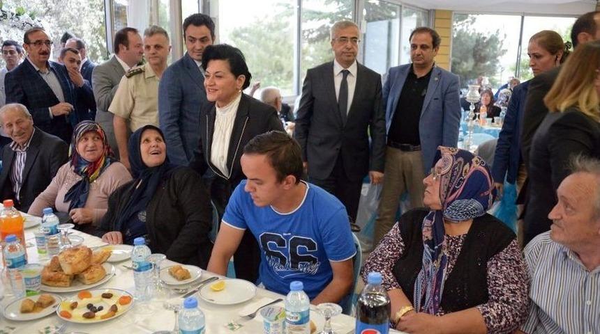 Kırklareli Valisi Civelek: "biz Biriz, Beraberiz, &Ccedil;ok B&uuml;y&uuml;k Bir Aileyiz"