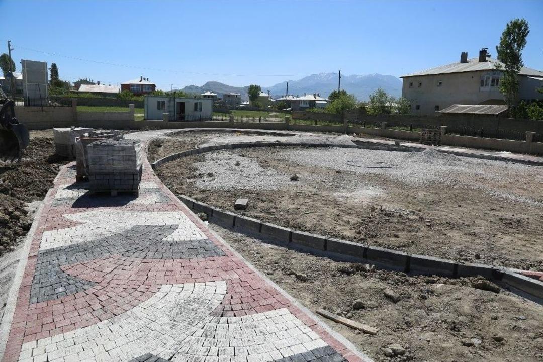 Tuşba&rsquo;da Mahalleler Yeni Parklarla Buluşuyor