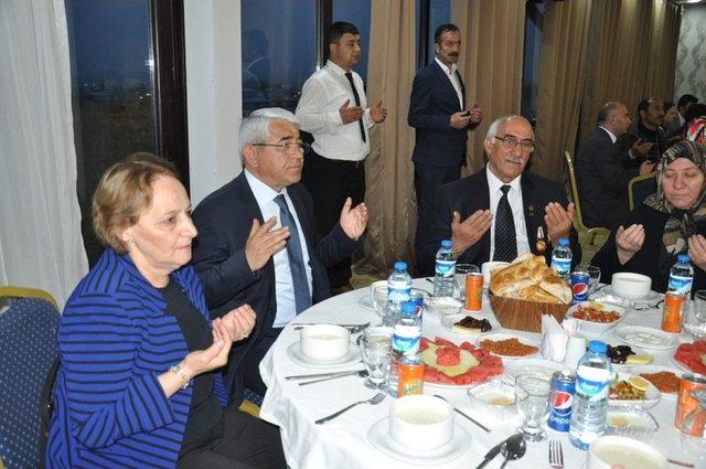 Başkan Murtaza Karaçanta, Şehit Ve Gazi Aileleriyle İftarda Buluştu 1
