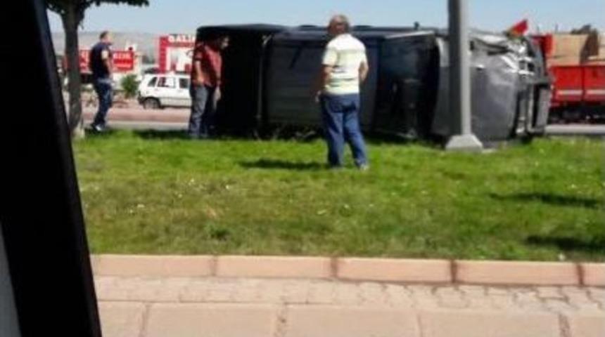 Kamyonet B&ouml;yle Takla Attı