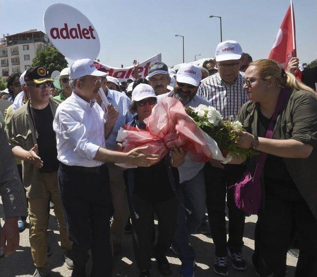 Kılıçdaroğlu, ’adalet Yürüyüşü’nün 3. Gününde İlk Molayı Verdi