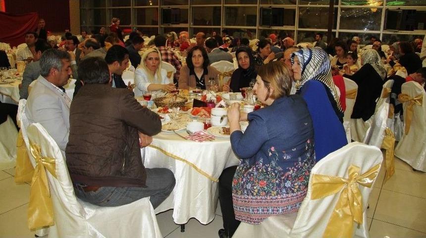 Diriliş Gen&ccedil;lik Derneği&rsquo;nden İhtiya&ccedil; Sahibi Ailelere İftar