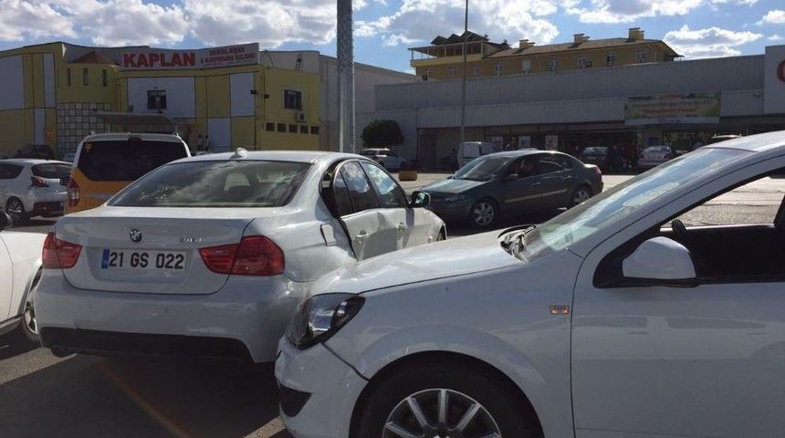 Diyarbakır&rsquo;da Trafik Kazası: 2 Yaralı