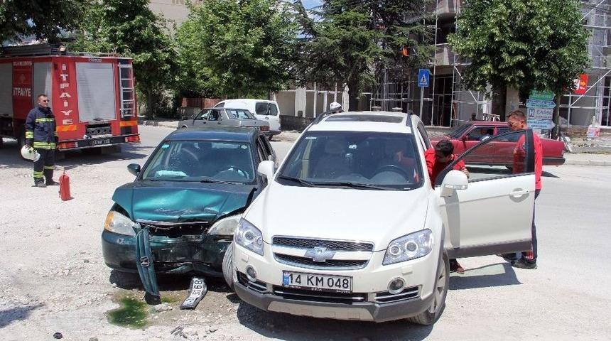 Kadın S&uuml;r&uuml;c&uuml;lerin Kazasında 6 Kişi Yaralandı