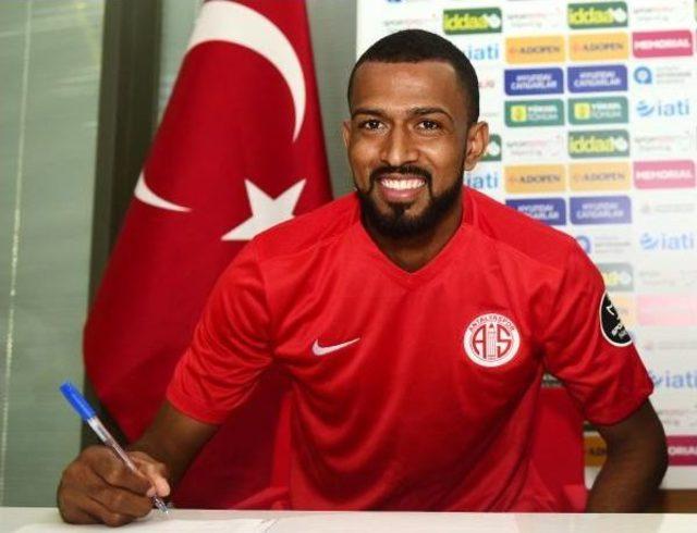 Antalyaspor Maicon Ile 3 Yıllık Sözleşme Imzaladı