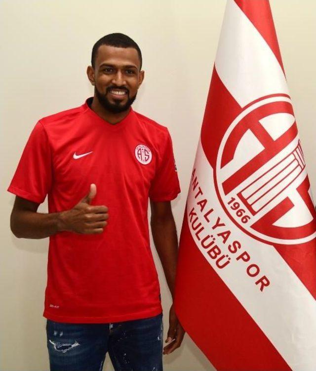 Antalyaspor Maicon Ile 3 Yıllık Sözleşme Imzaladı