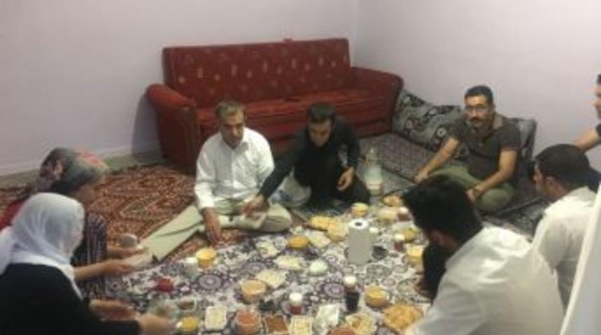 Gezer, Kapı Kapı Geziyor