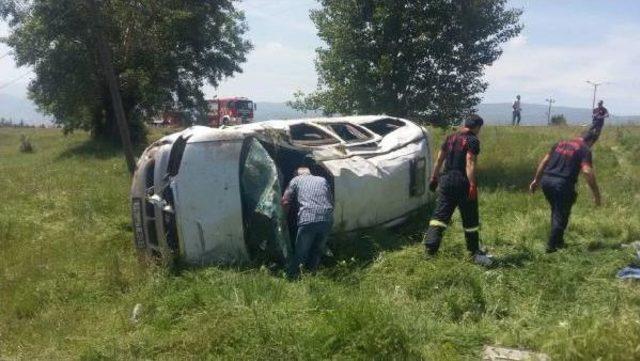 Minibüs Şarampole Uçtu: 10 Yaralı 2