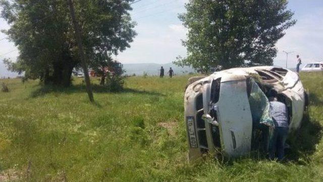 Minibüs Şarampole Uçtu: 10 Yaralı 3