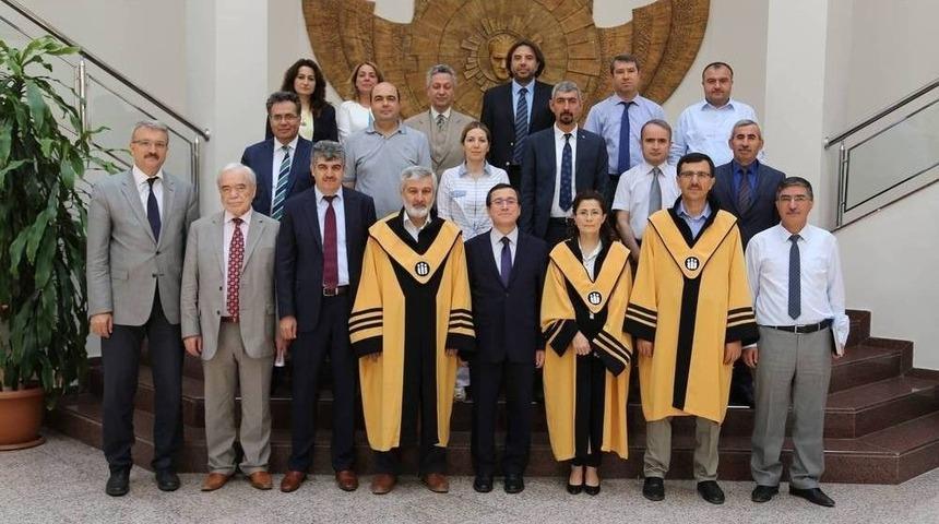 Unvanda Y&uuml;kselen Akademisyenlere C&uuml;bbeleri Giydirildi